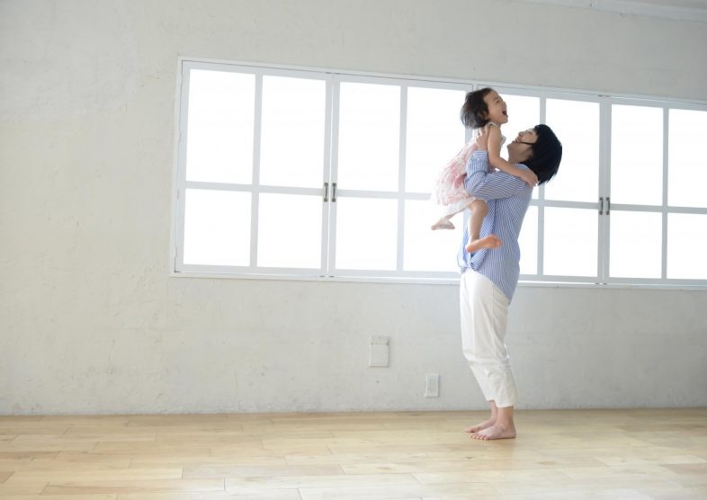 ダウン症児への支援方法とは?利用できるサービスや団体の内容を紹介