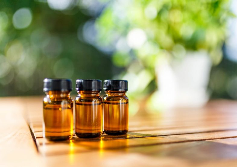 妊娠中でもアロマセラピーを楽しめる?症状別におすすめの精油も紹介