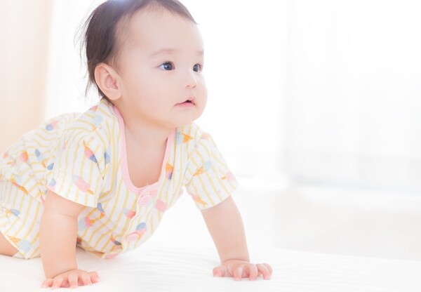 ダウン症の赤ちゃんの見分け方は?発症の原因や特徴、検査方法も解説